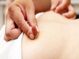 息子の同級生のガリガリ娘と恥ずかし露出紀行「可愛い顔して乳頭が長くて卑猥だねえ」と執拗なまでの乳首弄りの刑。　サンプル画像10